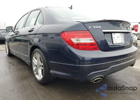 2013 Mercedes-Benz C 300 Luxury 4Matic/Sport 4Matic из США, поврежденный, VIN WDDGF8AB7DR264500
